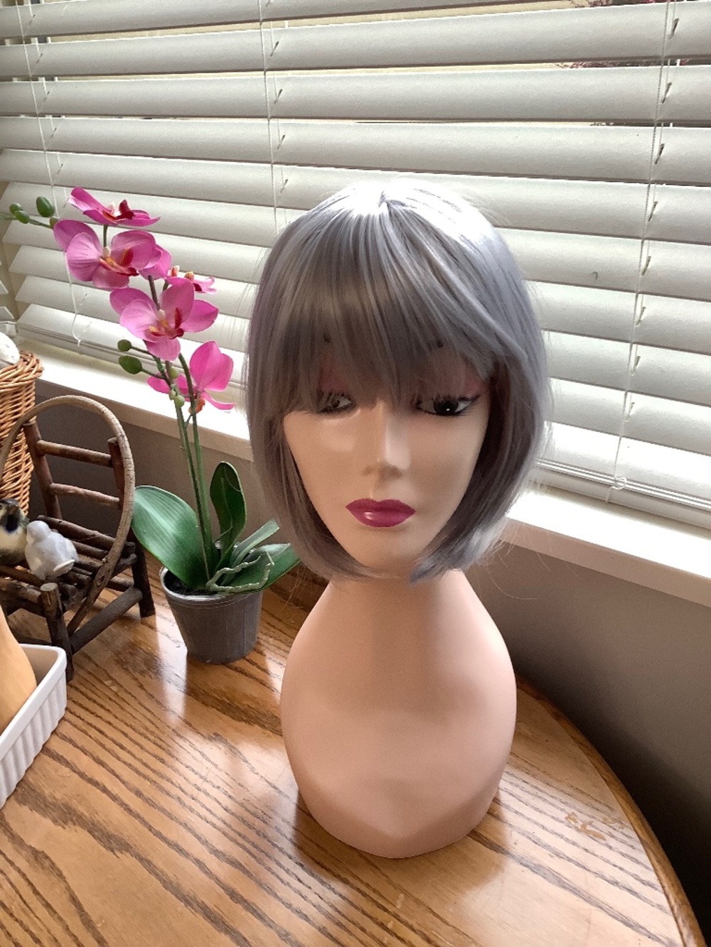 NEW Sleek grey bob wig